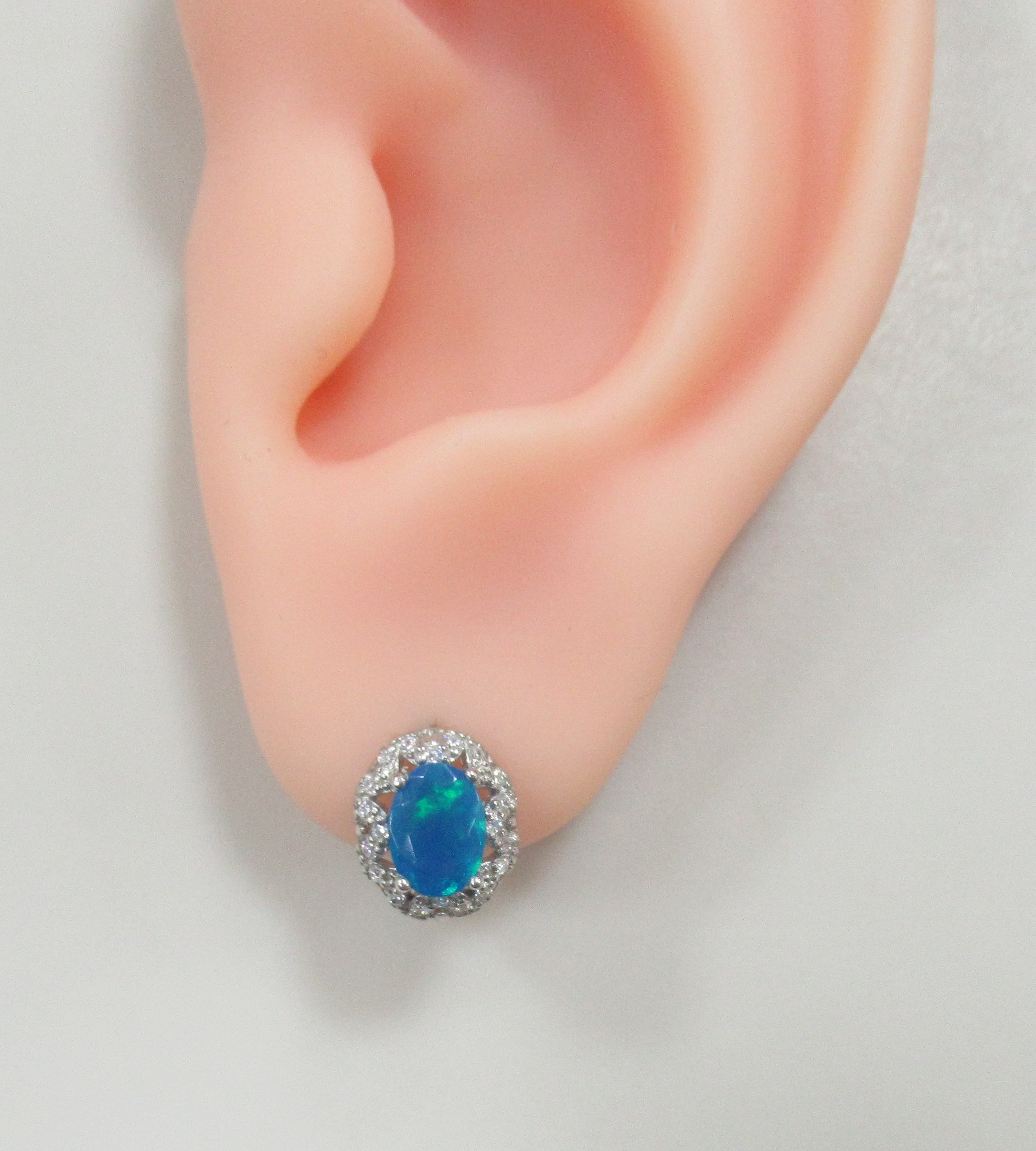 Серебряные серьги с голубыми опалами